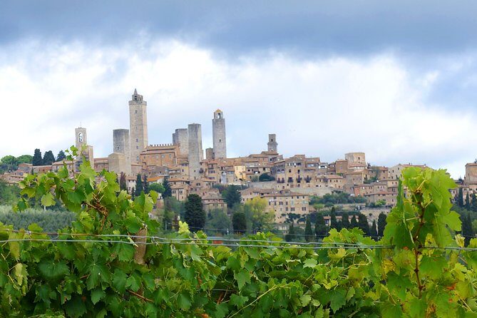 Private Tour: Guided Hike in Tuscany with Transport from Siena - San Gimignano after the hike: UNESCO streets and tower views