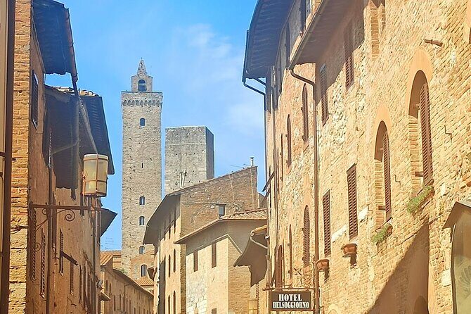 PRIVATE TRANSFER from Siena to Florence with stop in S Gimignano & Monteriggioni - Key things to know before you go
