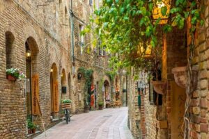 San Gimignano, Chianti, and Montalcino Day Trip from Siena - Price and time: 11 hours, and why the early start matters