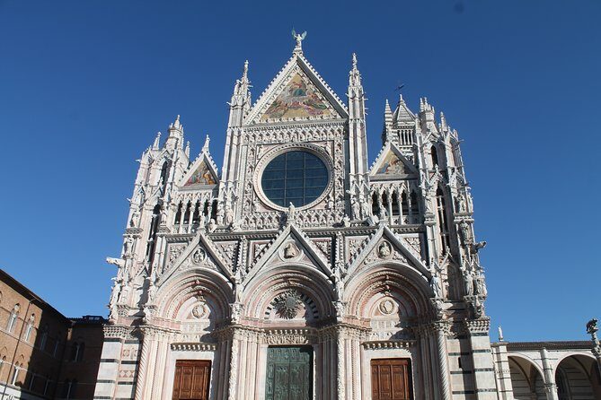 Siena Family Tour - Stop 6: Duomo di Siena—colorful facade and the idea of scale