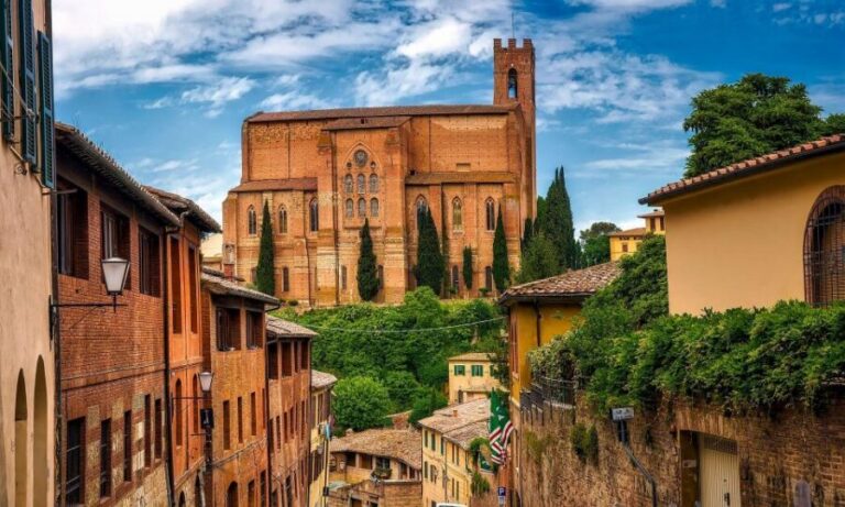 Siena Private Walking Tour - Meeting at Fonte Gaia in Piazza del Campo (And Getting Oriented)
