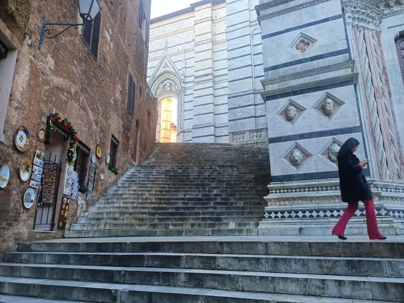 Siena Wine & Gelato tasting - Piazza Indipendenza: a quick tasting moment before the finish