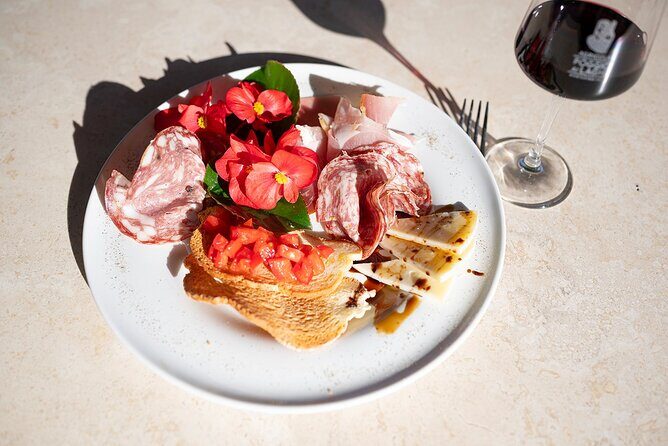 The Countess’s Lunch: Wine Tasting Paired with Signature Cuisine - Where you go: a vineyard stop that’s close to Siena, but feels like its own world