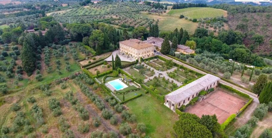 Wine Experience in an Organic Chianti Winery - The Tasting Format: Four Organic Wines With Real Pairing Logic